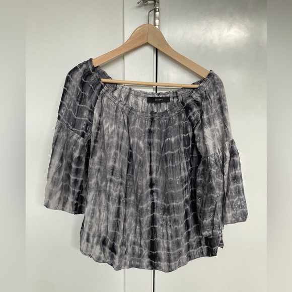 Decjuba Off Shoulder Tie Dye Top - Picture 2 of 8